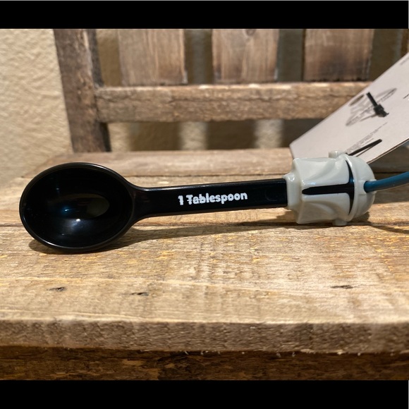 Disney’s Star Wars The Mandalorian & Baby Yoda Plastic Measuring Spoons Set of 4 - Picture 12 of 16